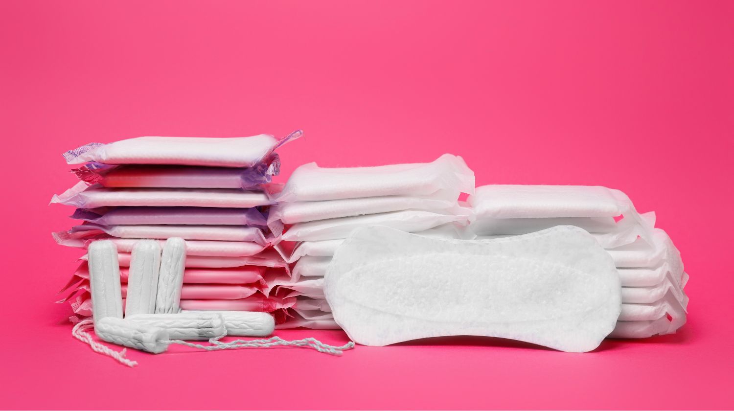 Ulosci i tamponi roze pozadina