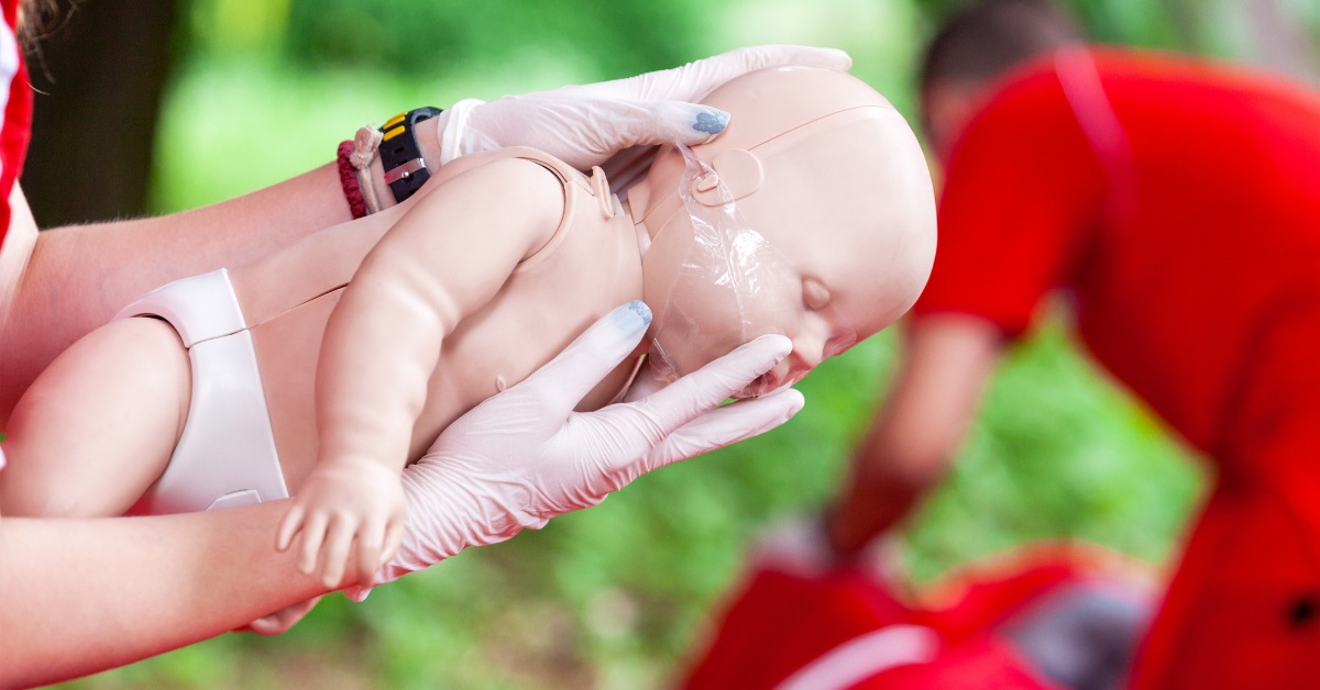 simulacija gušenja deteta na lutki