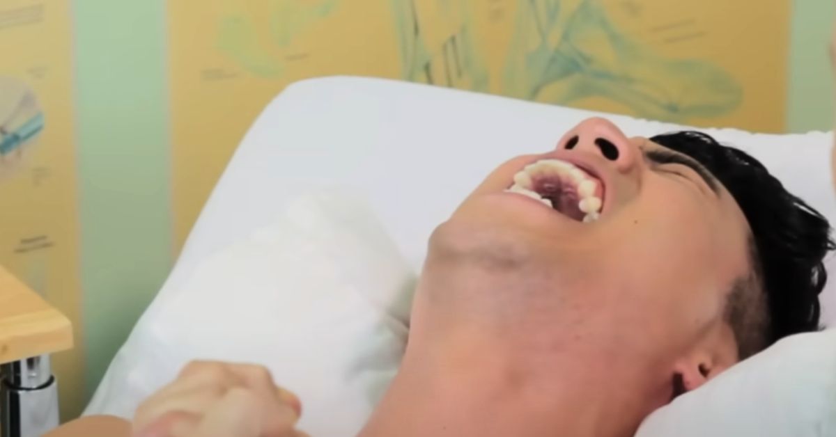 Muškarac u porođajnim bolovima