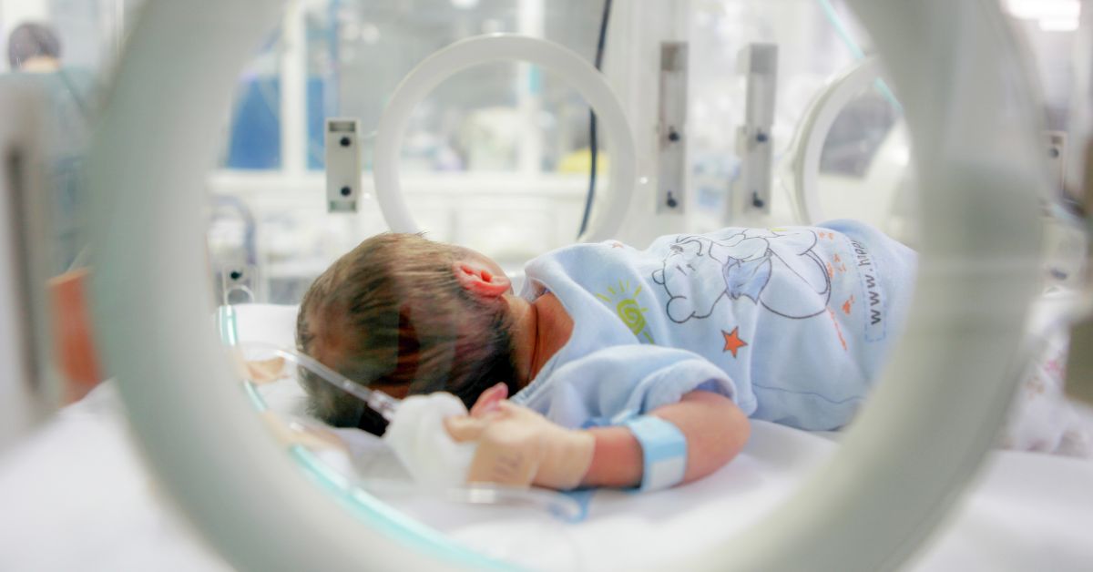 Beba u inkubatoru prevremeni porođaj