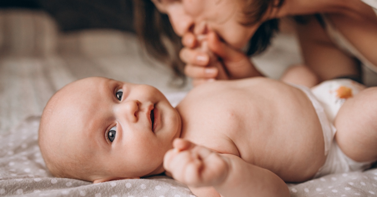 novorođenče beba sa mamom