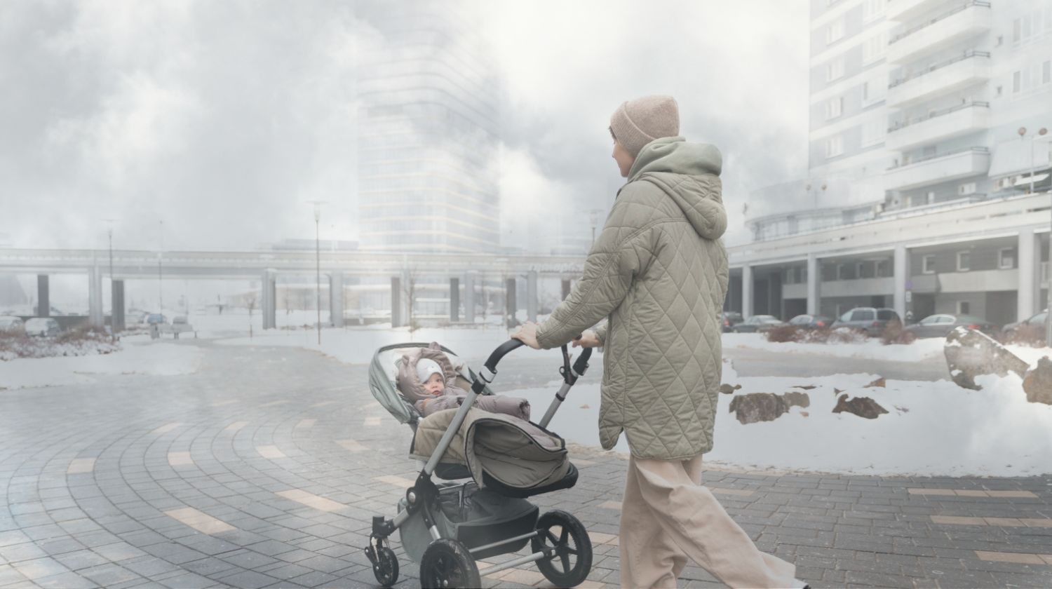 Beba u kolicima zagađen vazduh