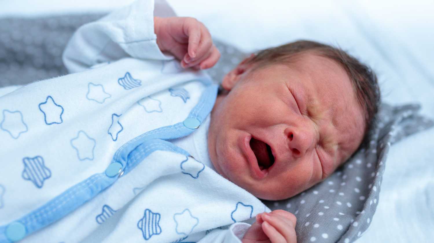 Beba plače ima grčeve