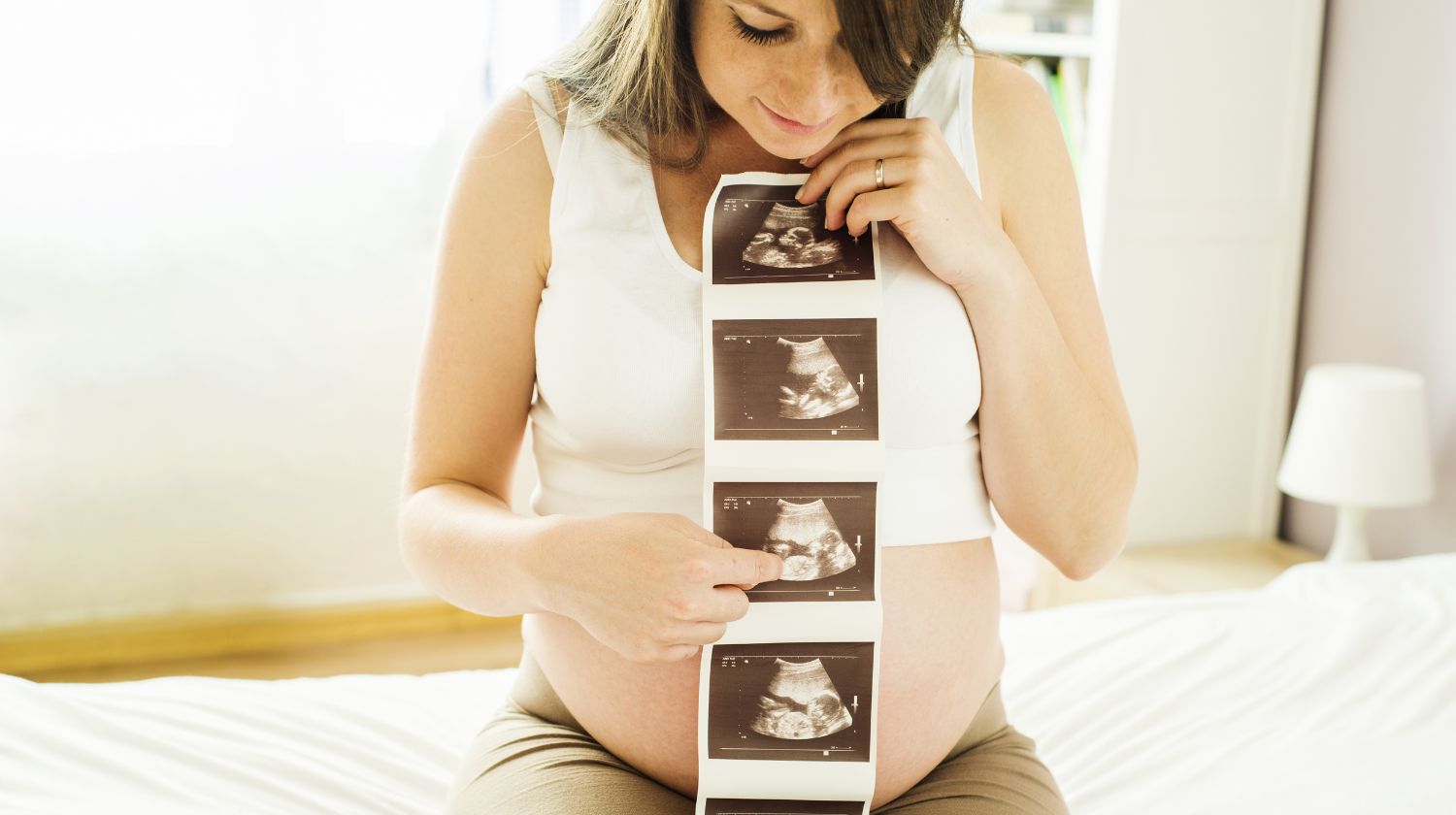 Trudnica uz slika bebe