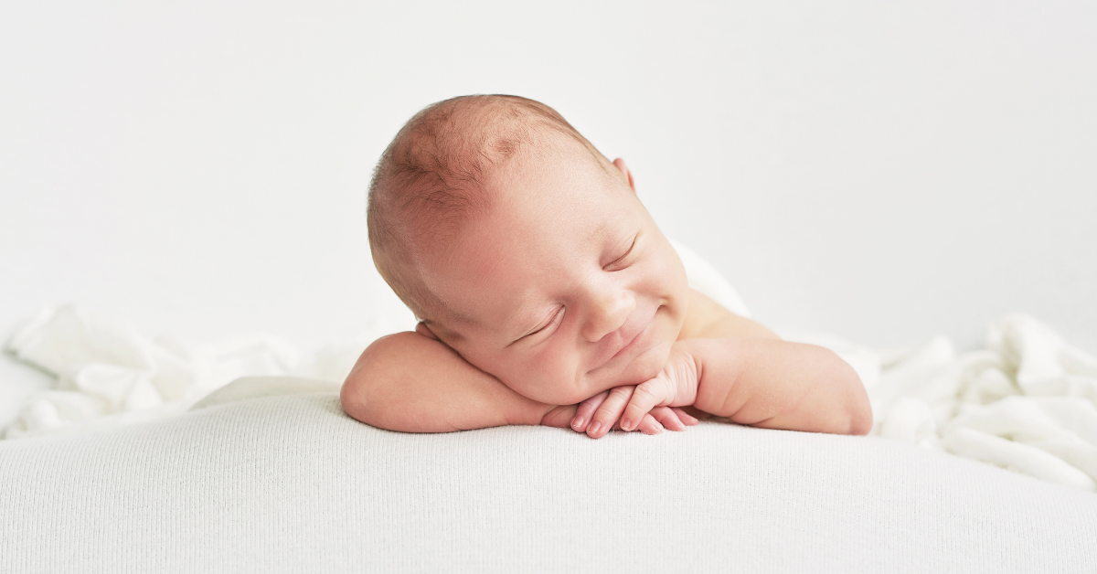Novorođenče se smeje
