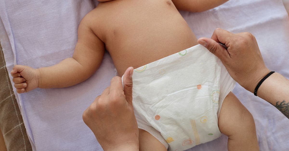 Mama menja bebi pelenu