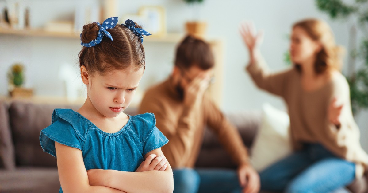 roditelji se svađaju a devojčica se ljjuti