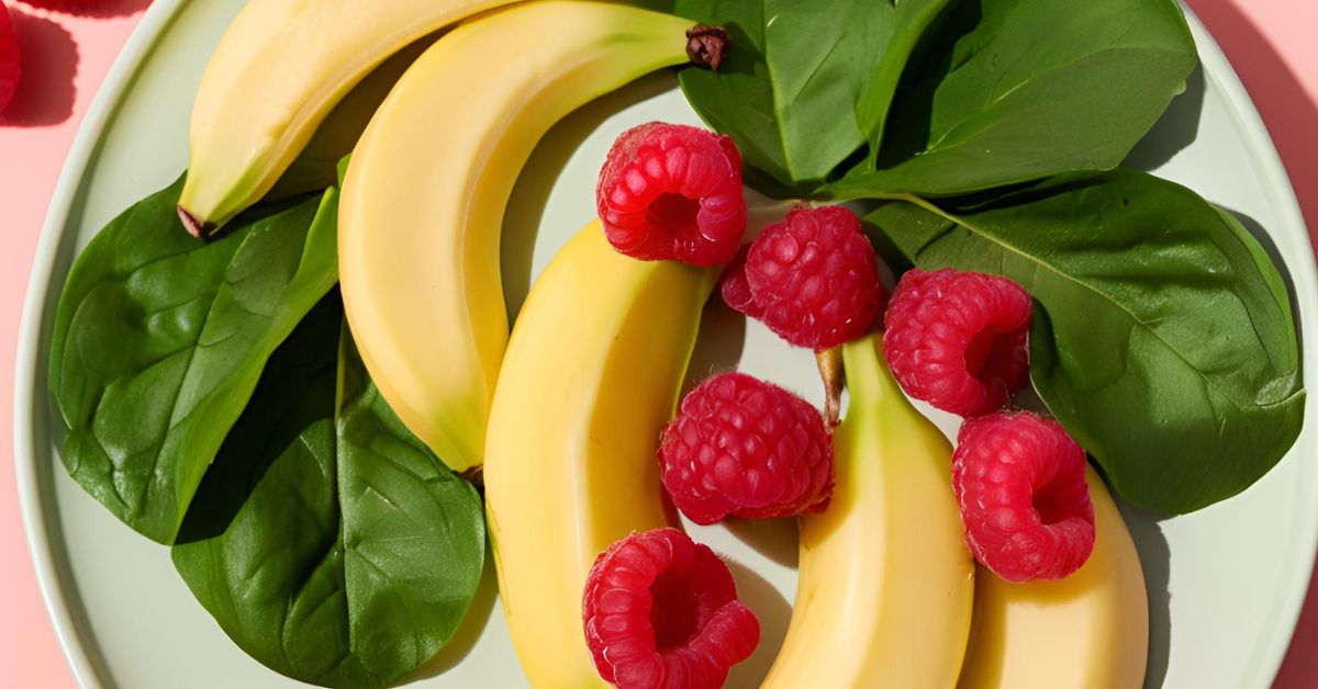 banane, maline i spanać na tanjiru