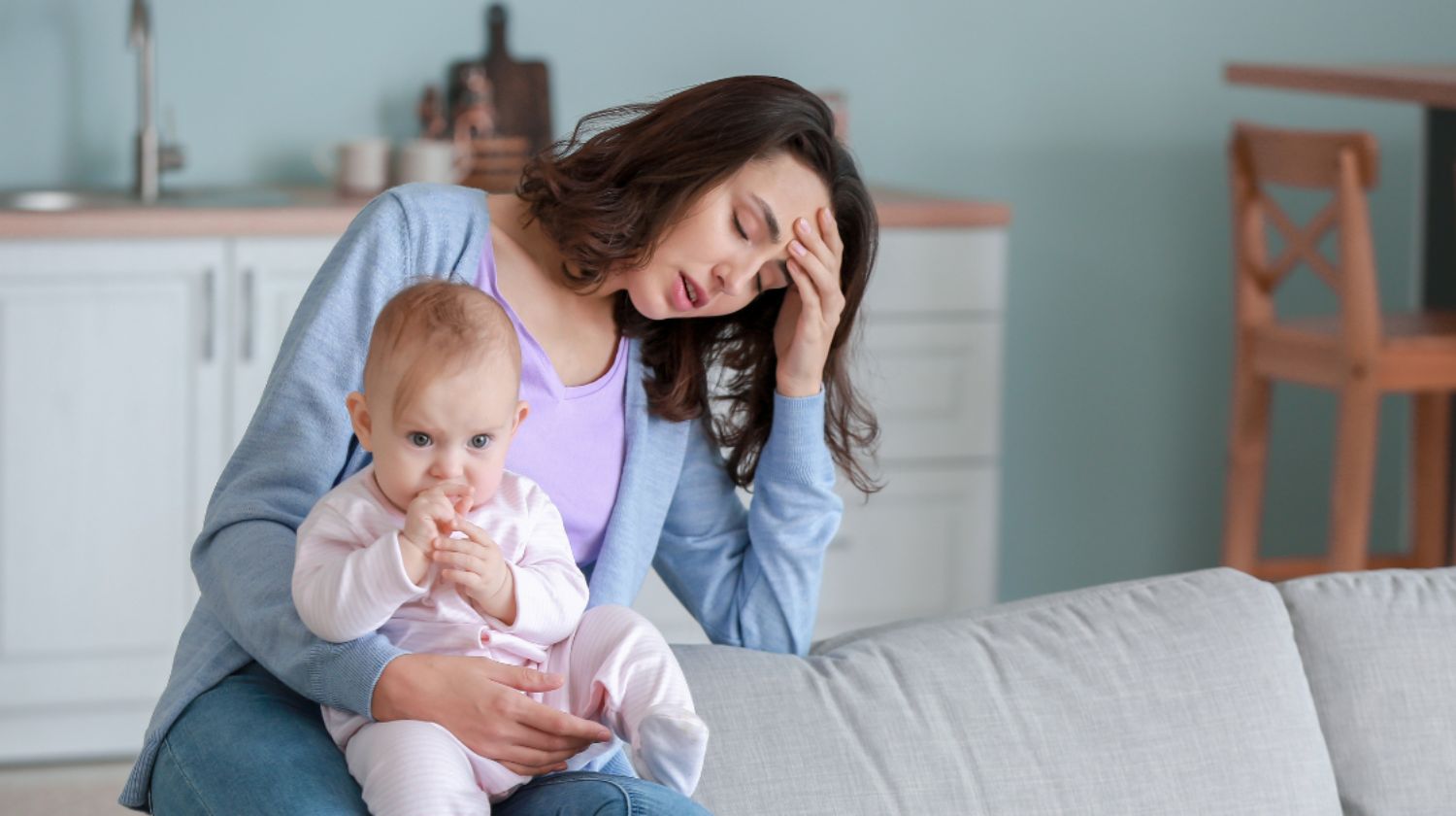 Mama ophrvana osećanjima i beba