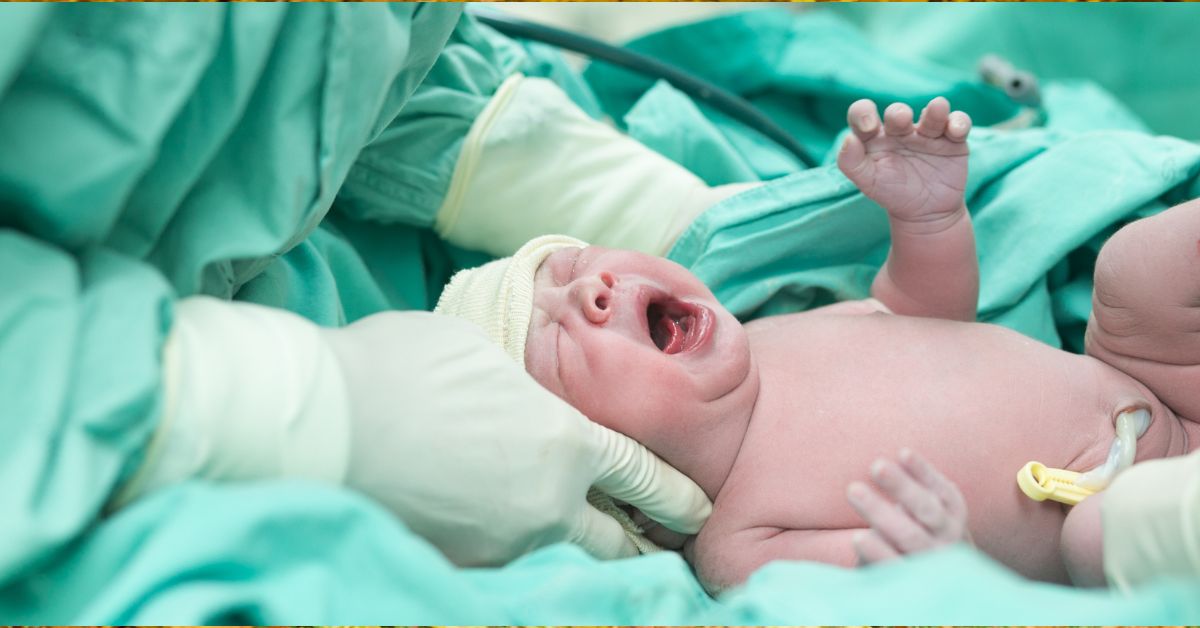 porođaj beba u sali