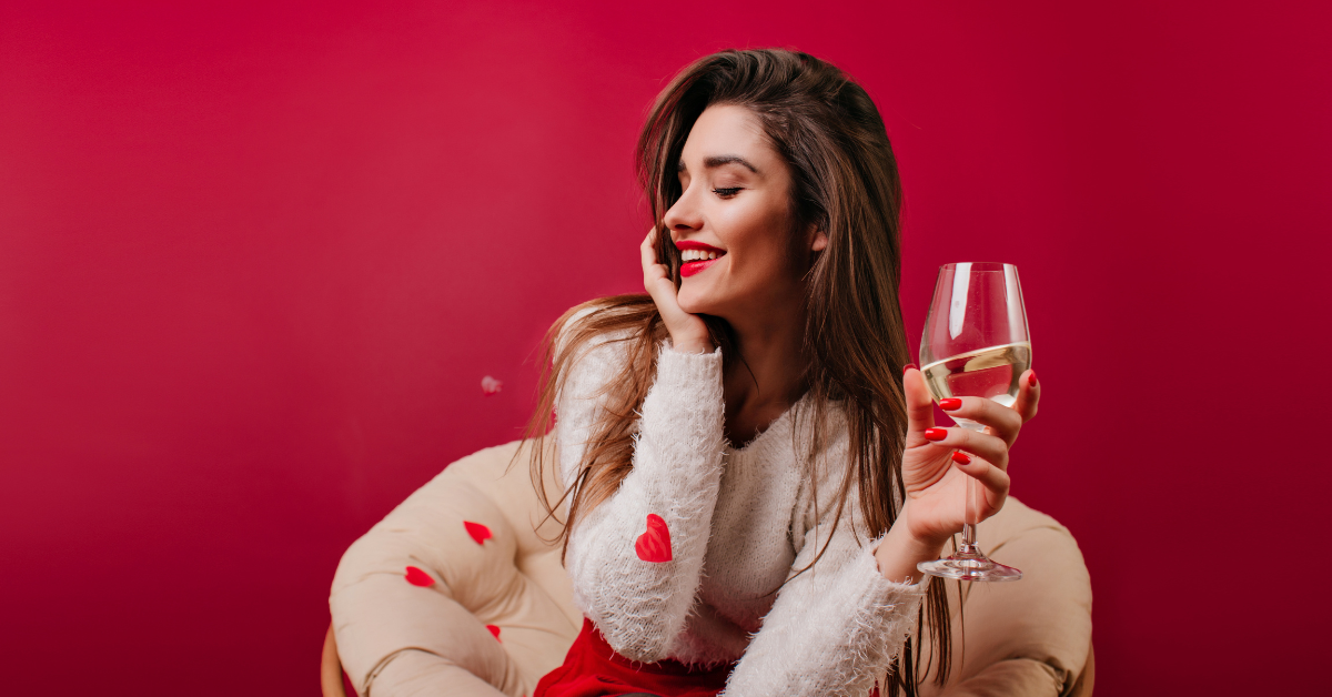 Žena crveno čaša vina