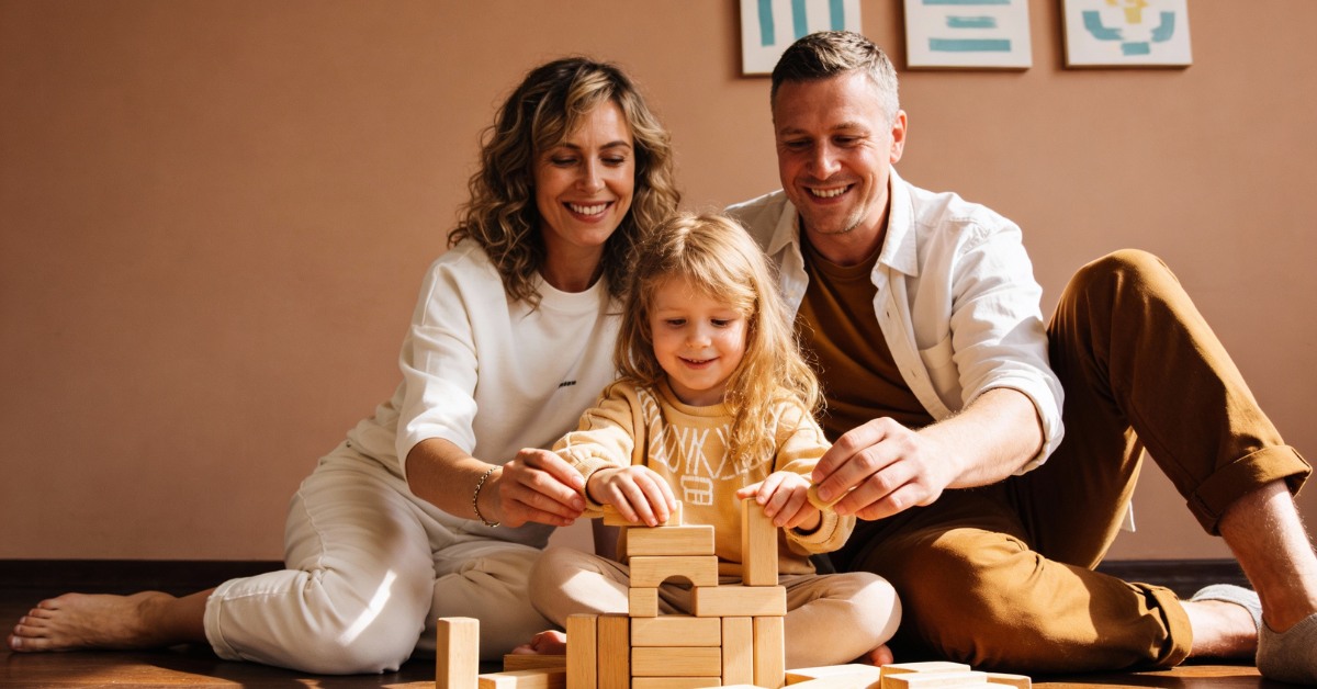 roditelji se igraju sa decom