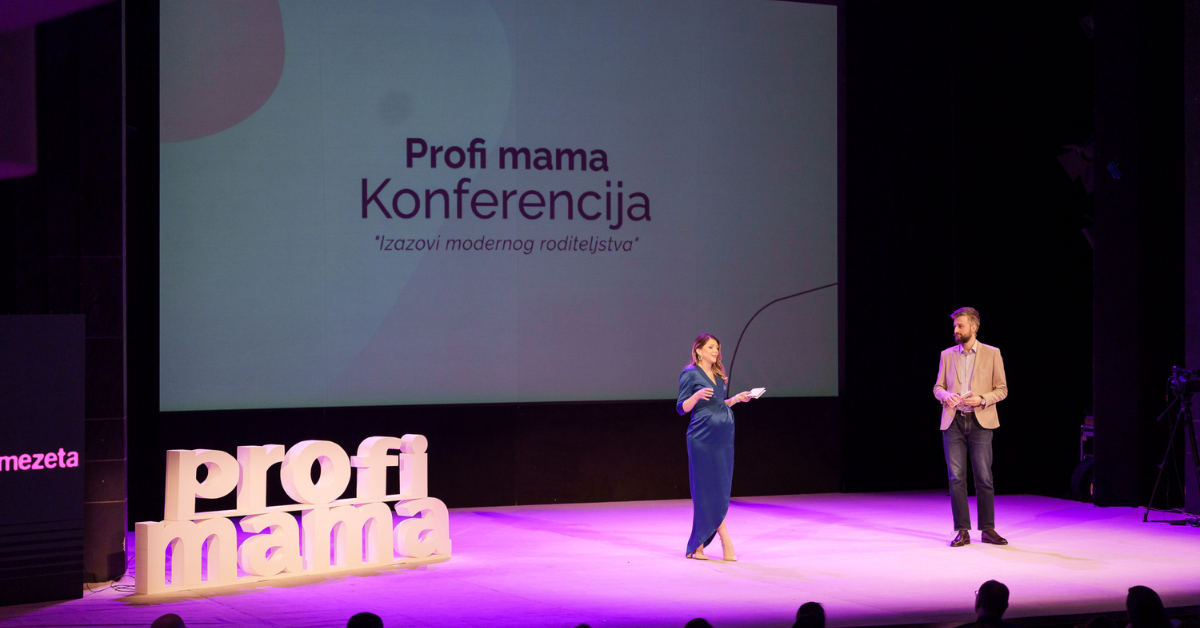 Muškarac i žena na bini