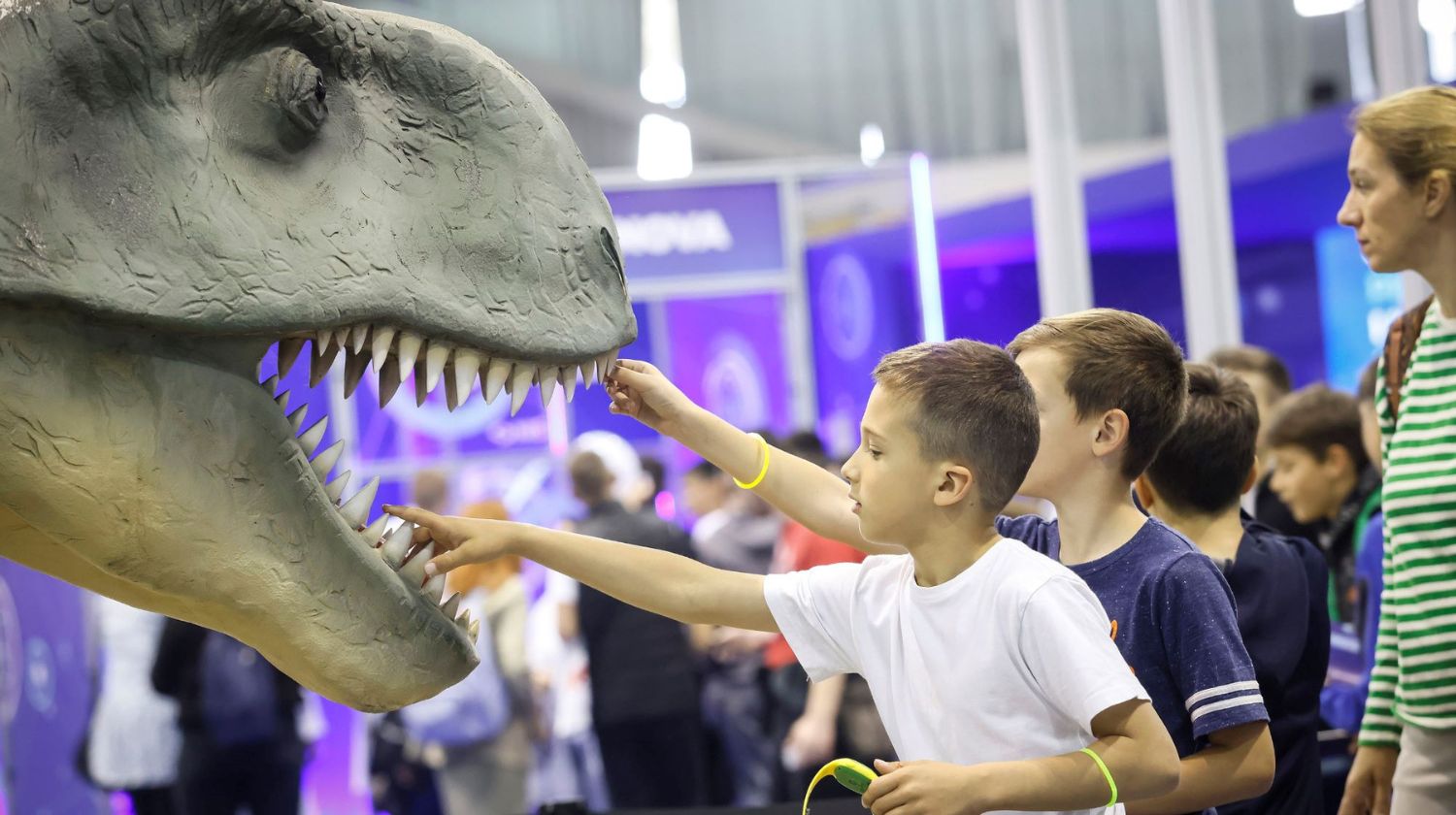 Deca na Festivalu nauke 2023 dinosaurus