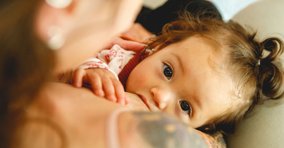 majka doji čerku od godinu dana