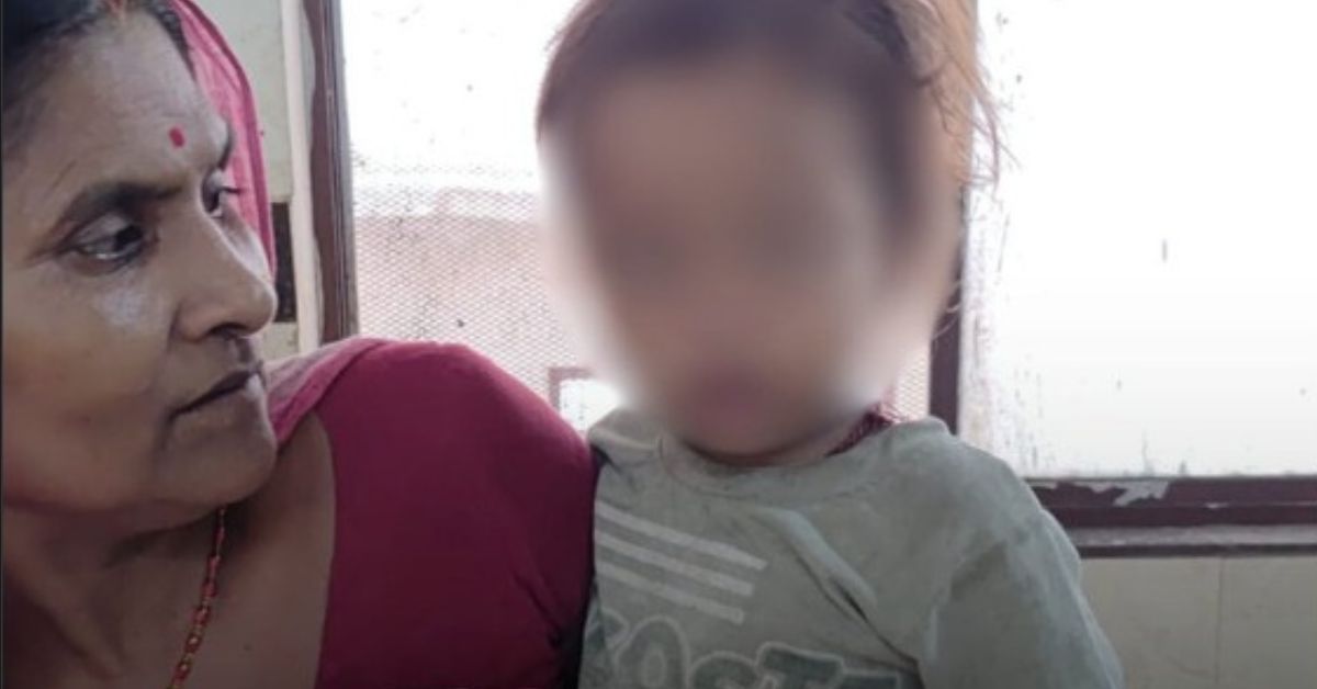 Mama drži dečaka u naručju