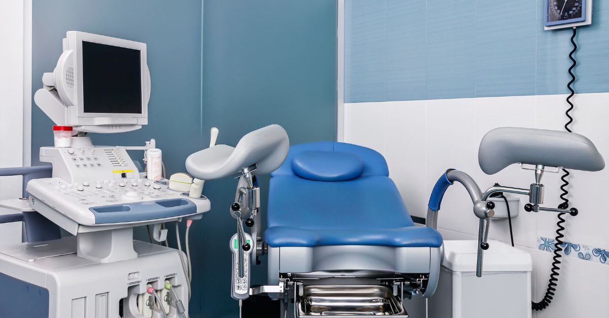 Ginekološka ordinacija stolica i kompjuter