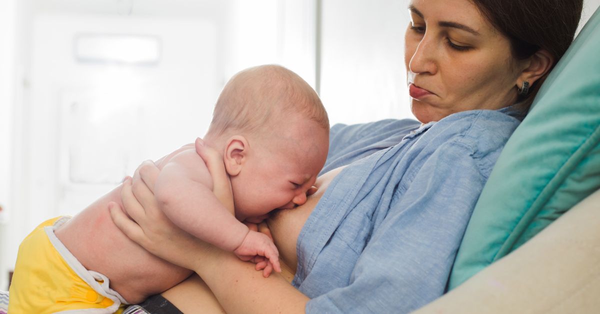 Beba sisa mama leži