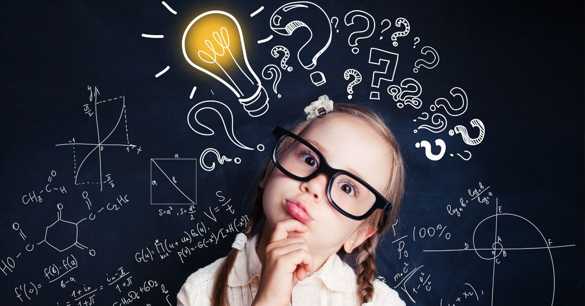 Devojčica razmišlja zadatak školska tabla