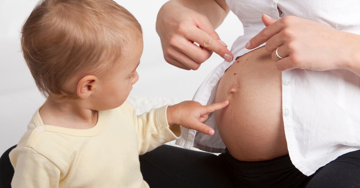 Mama trudna i malo dete