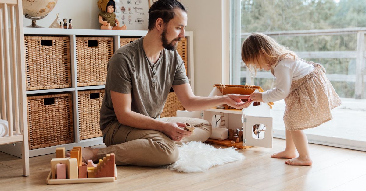 Tata i ćerka se igraju