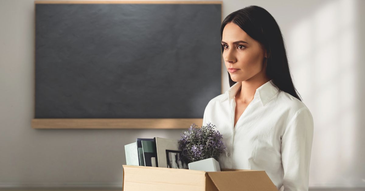 Učiteljica spakovala stvari odlazi