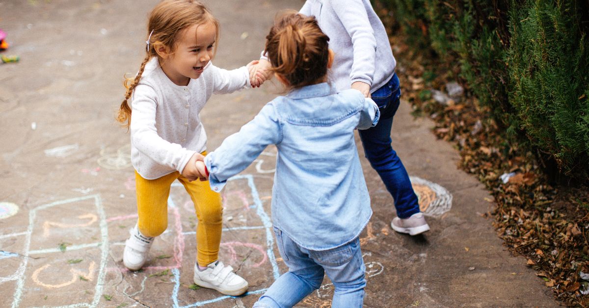 Devojčice se igraju