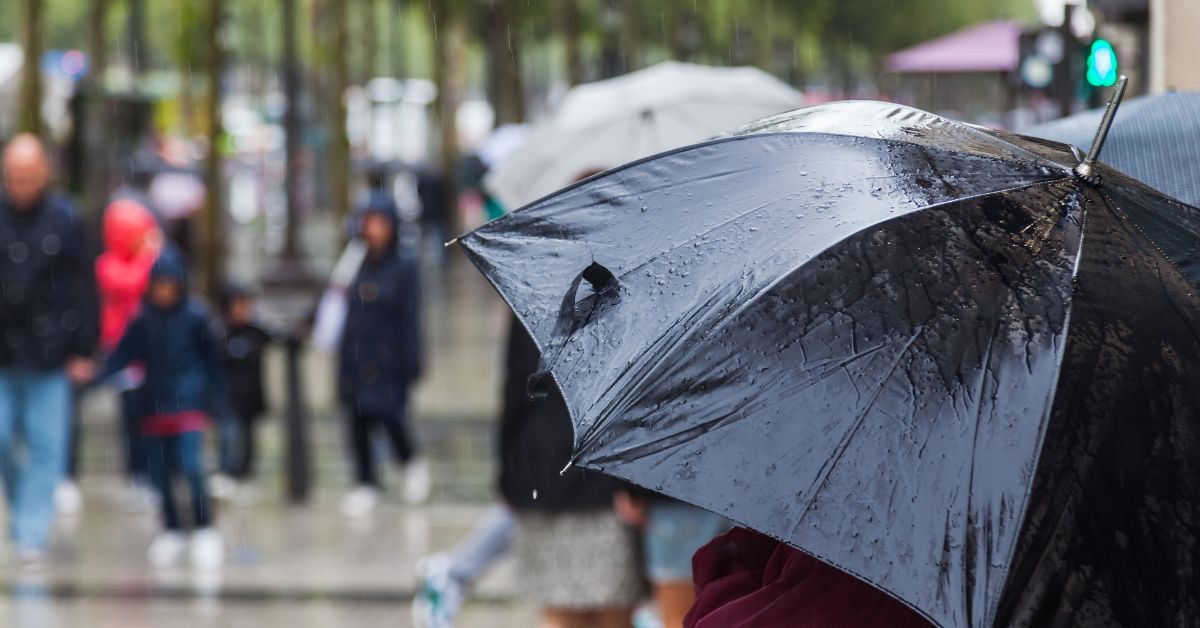 Kišni dan grad kišobran