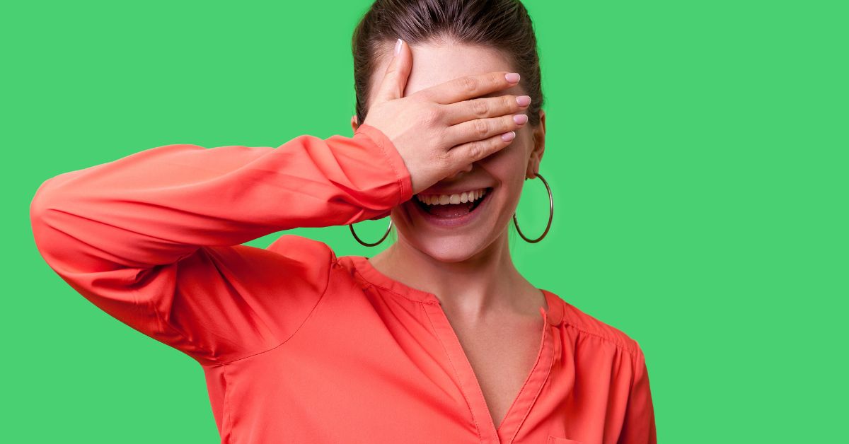 Žena ruka preko očiju