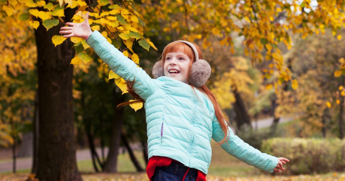 Jesen devojčica park