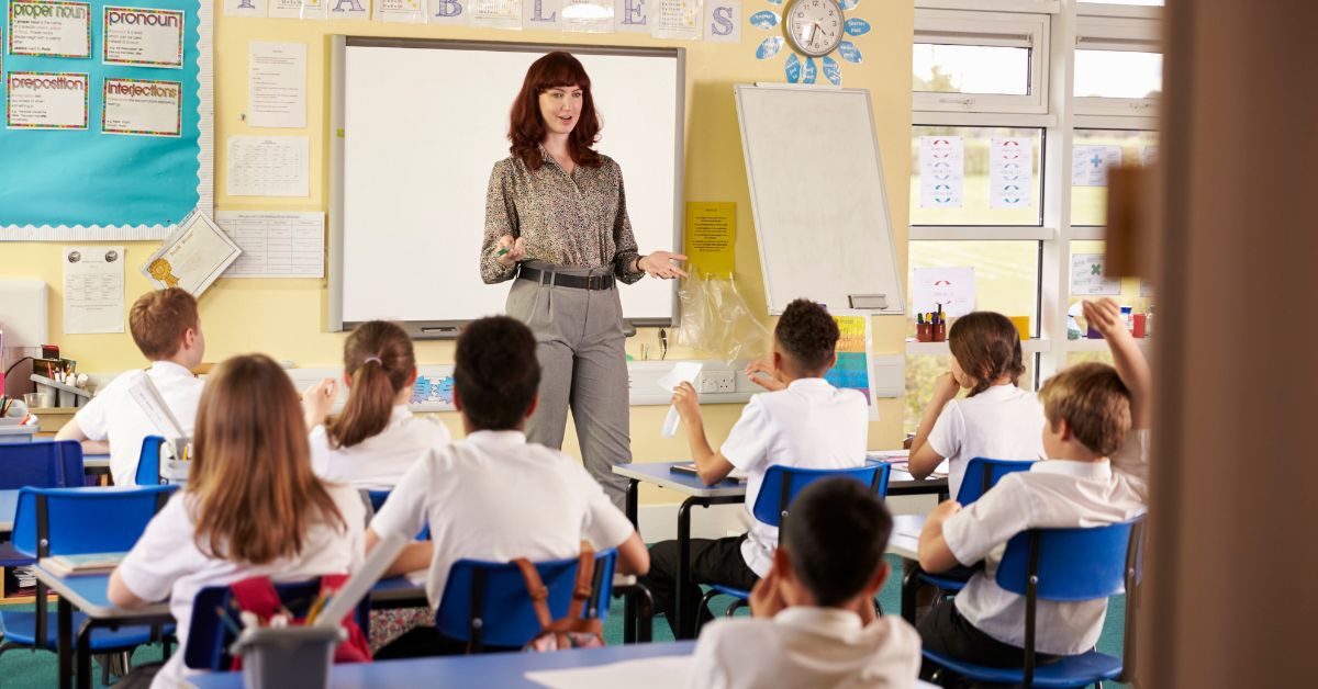 Učioonica čas učiteljica đaci