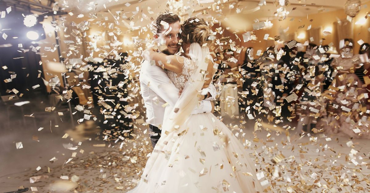 Venčanje mlada i mladoženja konfete