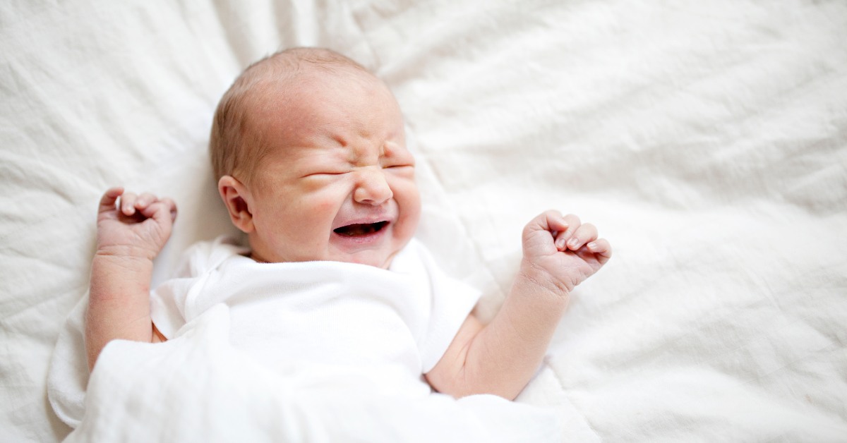 novorođenče plače