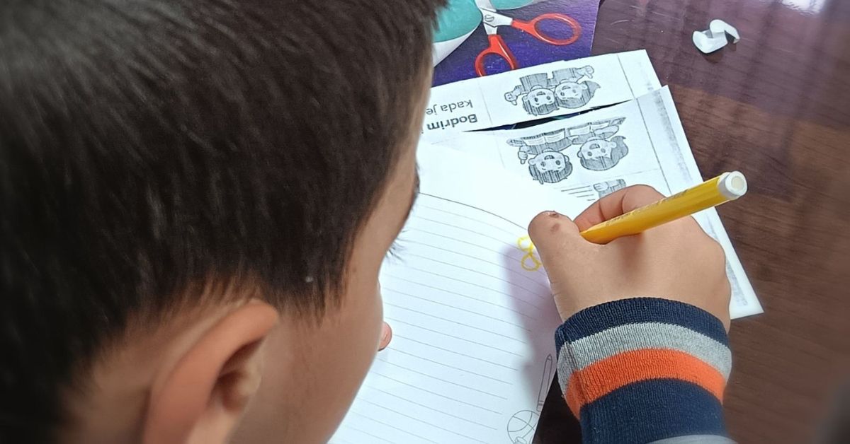 Dečak crta obrazovanje