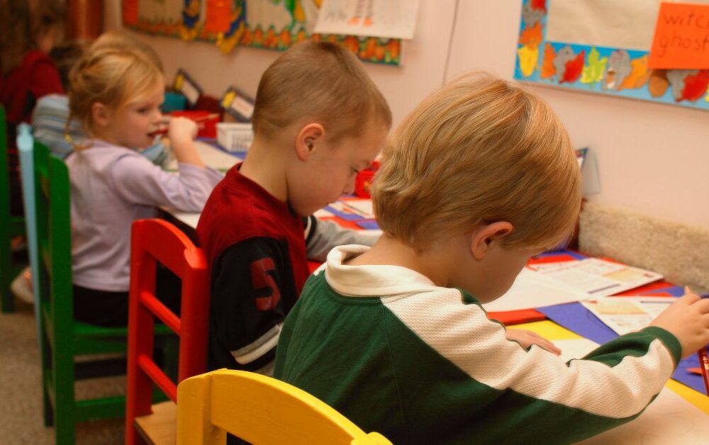 Deca crtaju pišu vrtić