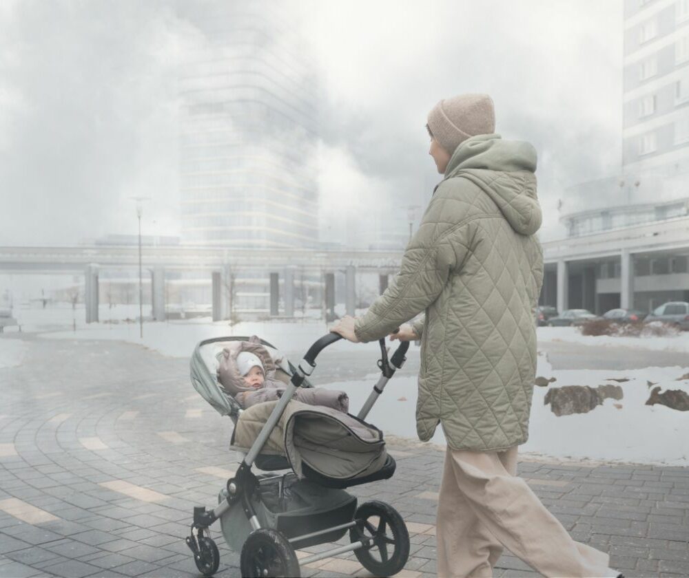 Beba u kolicima zagađen vazduh