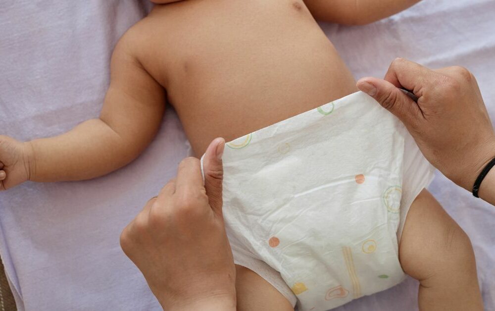Mama menja bebi pelenu